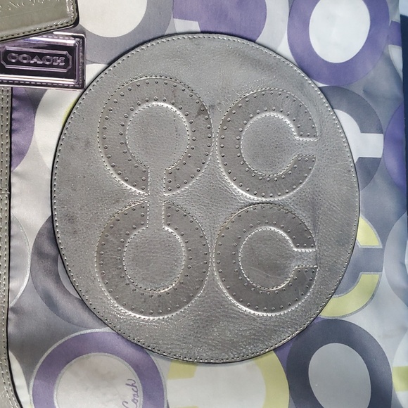 Tote - Picture 3 of 11